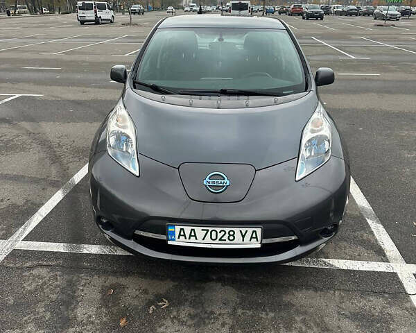 Серый Ниссан Лиф, объемом двигателя 0 л и пробегом 175 тыс. км за 4500 $, фото 1 на Automoto.ua