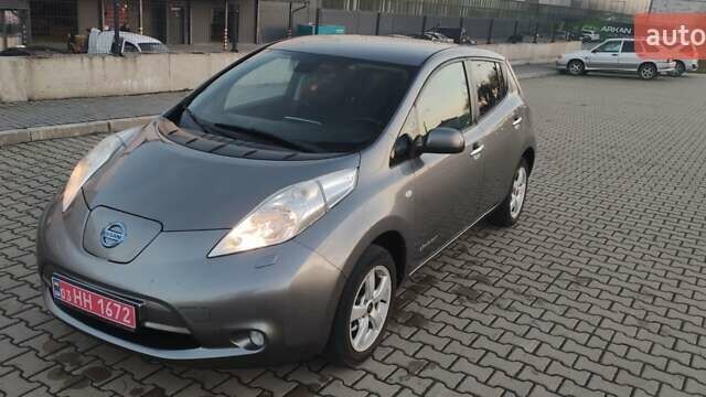 Серый Ниссан Лиф, объемом двигателя 0 л и пробегом 144 тыс. км за 5200 $, фото 1 на Automoto.ua