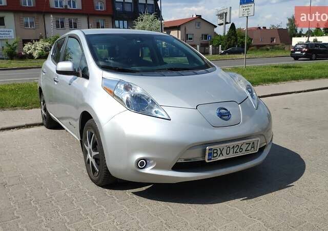 Серый Ниссан Лиф, объемом двигателя 0 л и пробегом 95 тыс. км за 5300 $, фото 1 на Automoto.ua