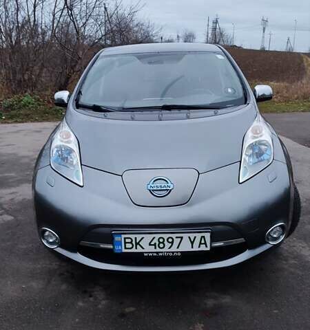 Серый Ниссан Лиф, объемом двигателя 0 л и пробегом 144 тыс. км за 6500 $, фото 1 на Automoto.ua