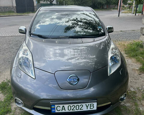 Серый Ниссан Лиф, объемом двигателя 0 л и пробегом 123 тыс. км за 7500 $, фото 1 на Automoto.ua