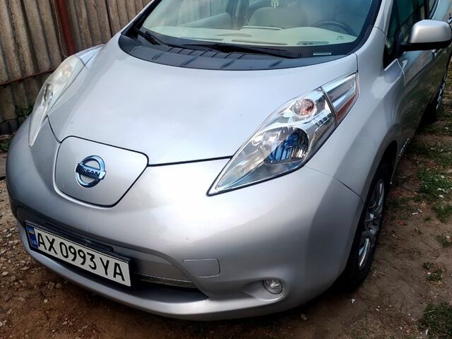 Серый Ниссан Лиф, объемом двигателя 0 л и пробегом 188 тыс. км за 5000 $, фото 1 на Automoto.ua