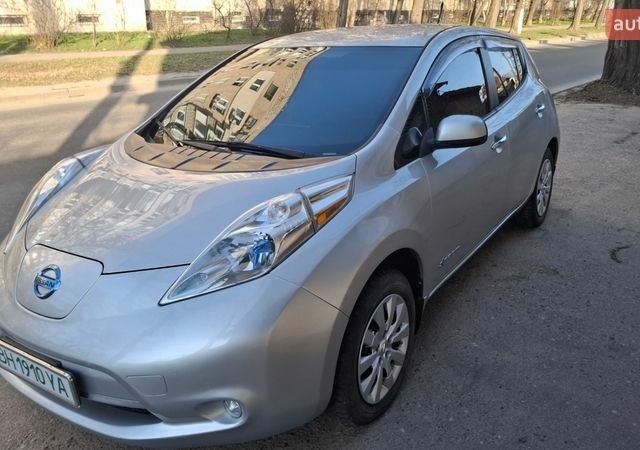 Серый Ниссан Лиф, объемом двигателя 0 л и пробегом 162 тыс. км за 5999 $, фото 1 на Automoto.ua