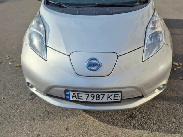 Серый Ниссан Лиф, объемом двигателя 0 л и пробегом 200 тыс. км за 9000 $, фото 1 на Automoto.ua