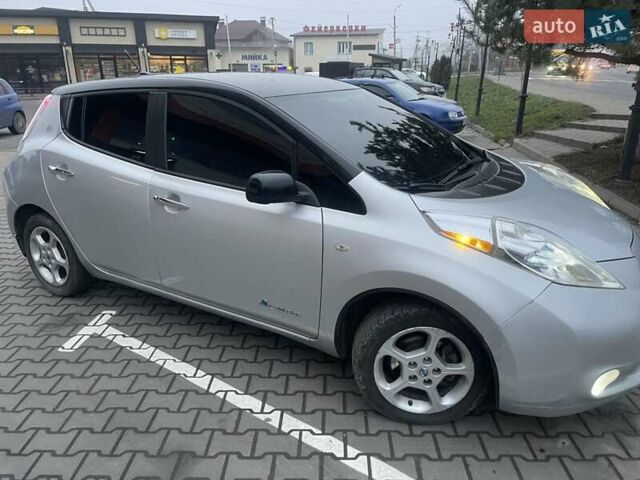 Сірий Ніссан Ліф, об'ємом двигуна 0 л та пробігом 145 тис. км за 4700 $, фото 1 на Automoto.ua