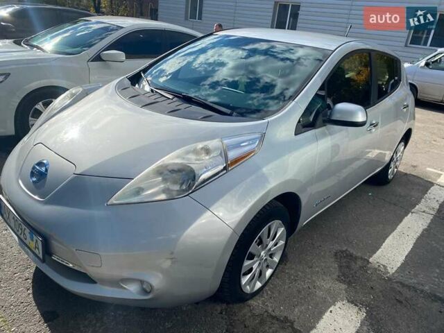 Серый Ниссан Лиф, объемом двигателя 0 л и пробегом 130 тыс. км за 8999 $, фото 1 на Automoto.ua