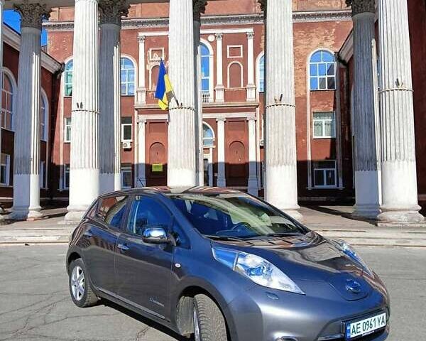 Серый Ниссан Лиф, объемом двигателя 0 л и пробегом 126 тыс. км за 7900 $, фото 1 на Automoto.ua