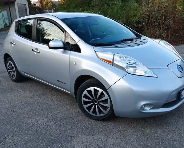 Серый Ниссан Лиф, объемом двигателя 0 л и пробегом 160 тыс. км за 5700 $, фото 1 на Automoto.ua