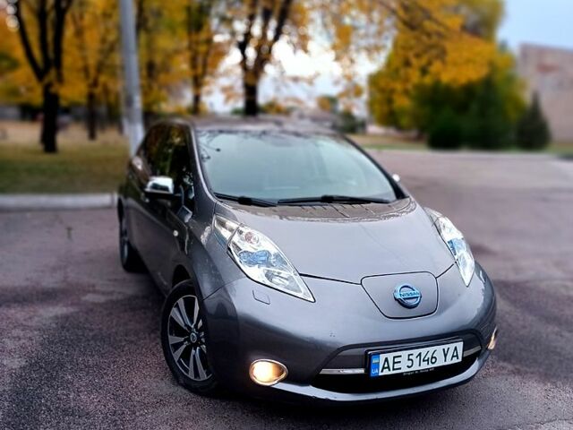 Сірий Ніссан Ліф, об'ємом двигуна 0 л та пробігом 119 тис. км за 8200 $, фото 1 на Automoto.ua