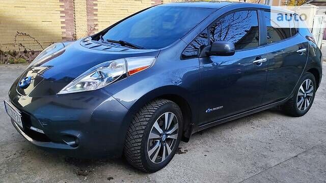 Сірий Ніссан Ліф, об'ємом двигуна 0 л та пробігом 200 тис. км за 13000 $, фото 1 на Automoto.ua