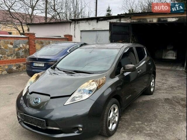 Серый Ниссан Лиф, объемом двигателя 0 л и пробегом 186 тыс. км за 2700 $, фото 1 на Automoto.ua