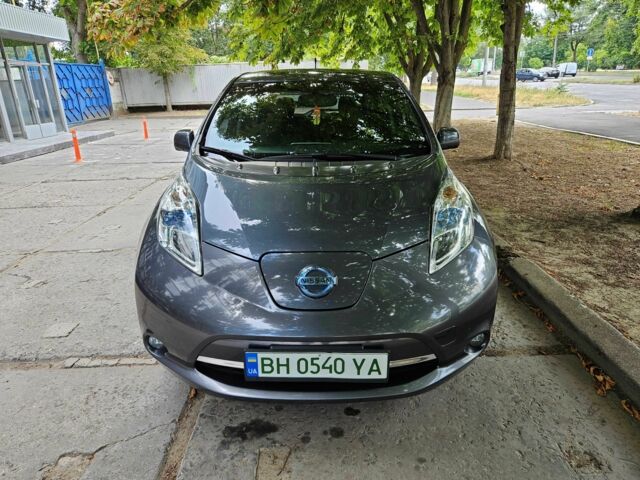 Серый Ниссан Лиф, объемом двигателя 0 л и пробегом 157 тыс. км за 8299 $, фото 1 на Automoto.ua