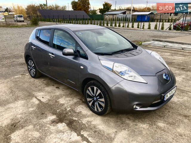 Сірий Ніссан Ліф, об'ємом двигуна 0 л та пробігом 129 тис. км за 8300 $, фото 1 на Automoto.ua