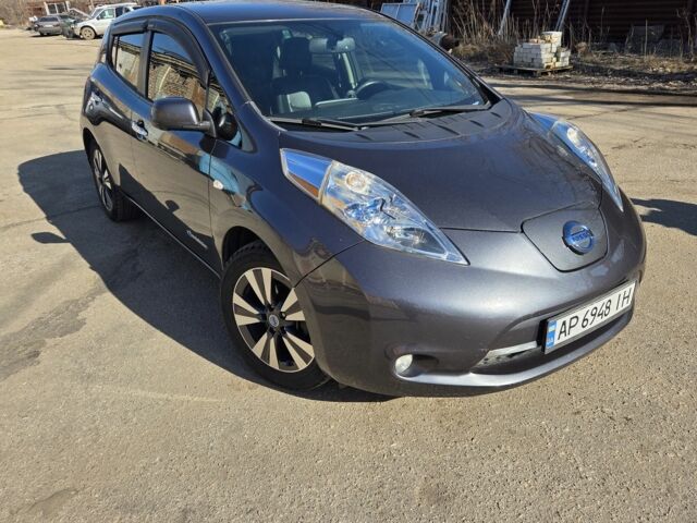 Сірий Ніссан Ліф, об'ємом двигуна 0 л та пробігом 200 тис. км за 5500 $, фото 1 на Automoto.ua
