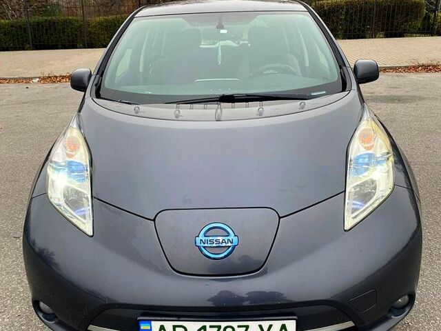 Серый Ниссан Лиф, объемом двигателя 0 л и пробегом 160 тыс. км за 5600 $, фото 1 на Automoto.ua