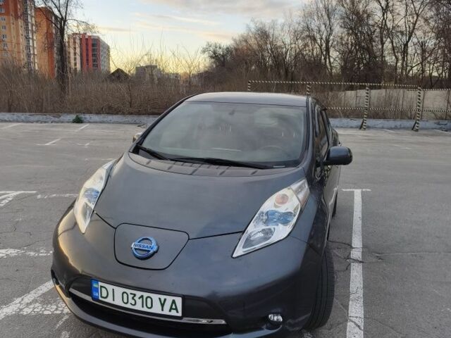 Серый Ниссан Лиф, объемом двигателя 0 л и пробегом 166 тыс. км за 6300 $, фото 1 на Automoto.ua