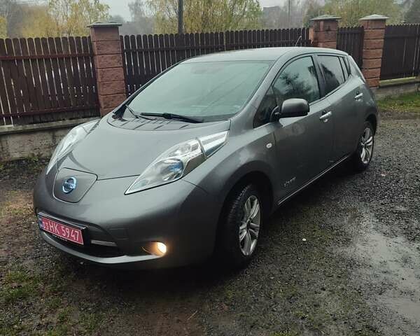 Сірий Ніссан Ліф, об'ємом двигуна 0 л та пробігом 130 тис. км за 5800 $, фото 1 на Automoto.ua