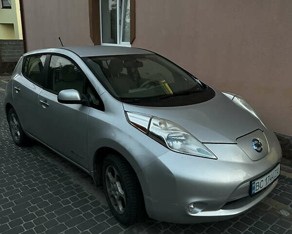 Серый Ниссан Лиф, объемом двигателя 0 л и пробегом 120 тыс. км за 5500 $, фото 1 на Automoto.ua