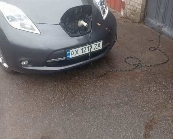 Сірий Ніссан Ліф, об'ємом двигуна 0 л та пробігом 140 тис. км за 6500 $, фото 1 на Automoto.ua