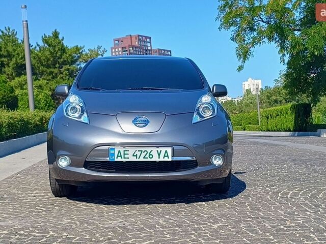Серый Ниссан Лиф, объемом двигателя 0 л и пробегом 165 тыс. км за 6000 $, фото 1 на Automoto.ua