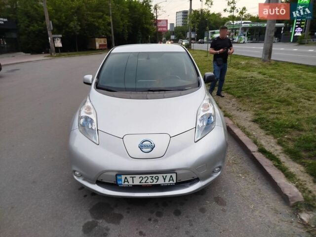 Серый Ниссан Лиф, объемом двигателя 0 л и пробегом 187 тыс. км за 5700 $, фото 1 на Automoto.ua