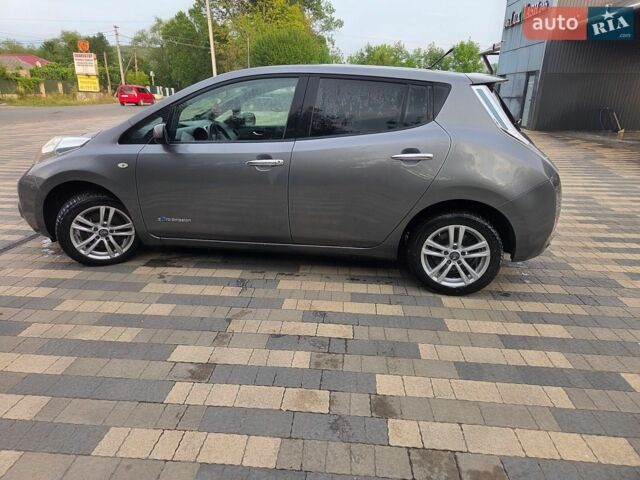 Сірий Ніссан Ліф, об'ємом двигуна 0 л та пробігом 141 тис. км за 6200 $, фото 1 на Automoto.ua