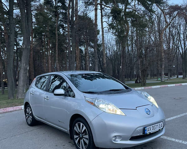 Сірий Ніссан Ліф, об'ємом двигуна 0 л та пробігом 166 тис. км за 7000 $, фото 1 на Automoto.ua