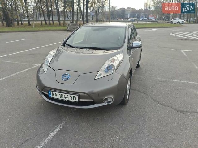 Сірий Ніссан Ліф, об'ємом двигуна 0 л та пробігом 100 тис. км за 6500 $, фото 1 на Automoto.ua