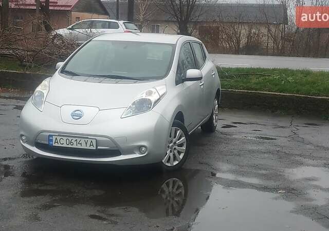 Серый Ниссан Лиф, объемом двигателя 0 л и пробегом 99 тыс. км за 8000 $, фото 1 на Automoto.ua