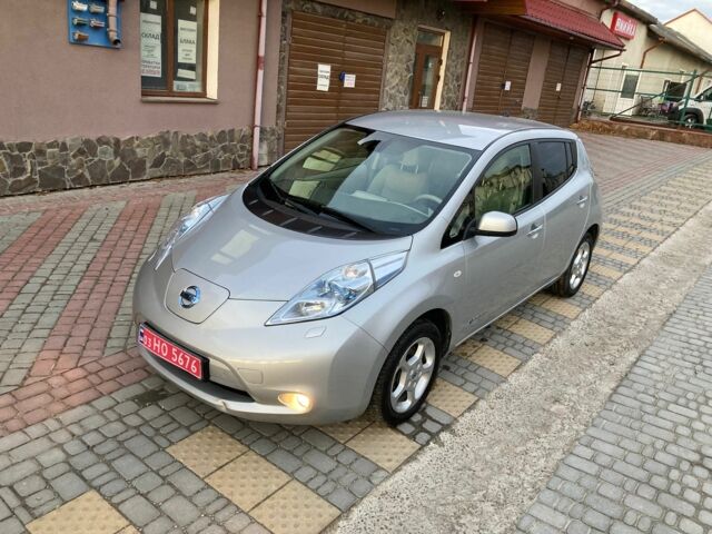 Серый Ниссан Лиф, объемом двигателя 0 л и пробегом 120 тыс. км за 4700 $, фото 1 на Automoto.ua