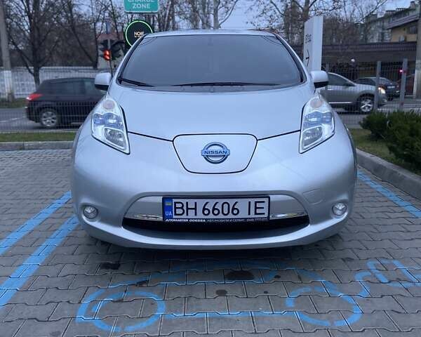 Сірий Ніссан Ліф, об'ємом двигуна 0 л та пробігом 132 тис. км за 7000 $, фото 1 на Automoto.ua