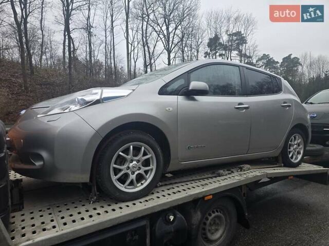 Серый Ниссан Лиф, объемом двигателя 0 л и пробегом 149 тыс. км за 6400 $, фото 1 на Automoto.ua