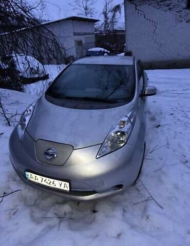 Серый Ниссан Лиф, объемом двигателя 0 л и пробегом 80 тыс. км за 5100 $, фото 1 на Automoto.ua