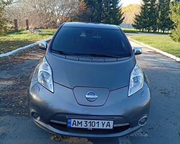Серый Ниссан Лиф, объемом двигателя 0 л и пробегом 244 тыс. км за 5999 $, фото 1 на Automoto.ua
