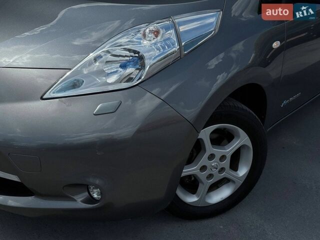 Серый Ниссан Лиф, объемом двигателя 0 л и пробегом 128 тыс. км за 7400 $, фото 1 на Automoto.ua