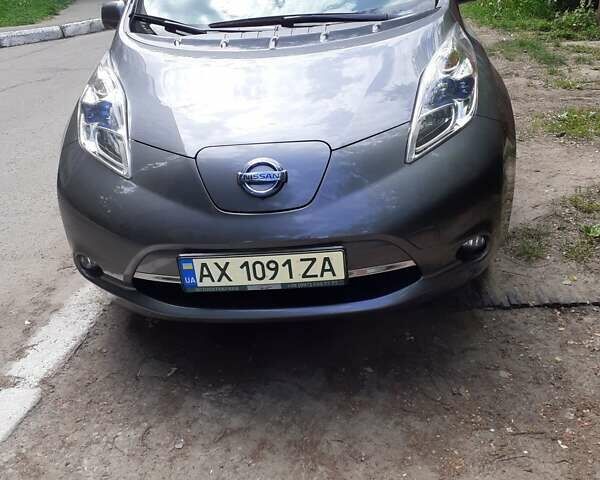 Сірий Ніссан Ліф, об'ємом двигуна 0 л та пробігом 120 тис. км за 8000 $, фото 1 на Automoto.ua