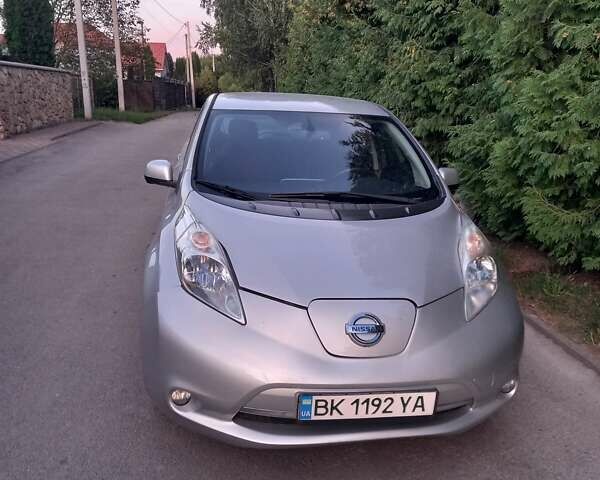 Серый Ниссан Лиф, объемом двигателя 0 л и пробегом 123 тыс. км за 7300 $, фото 1 на Automoto.ua