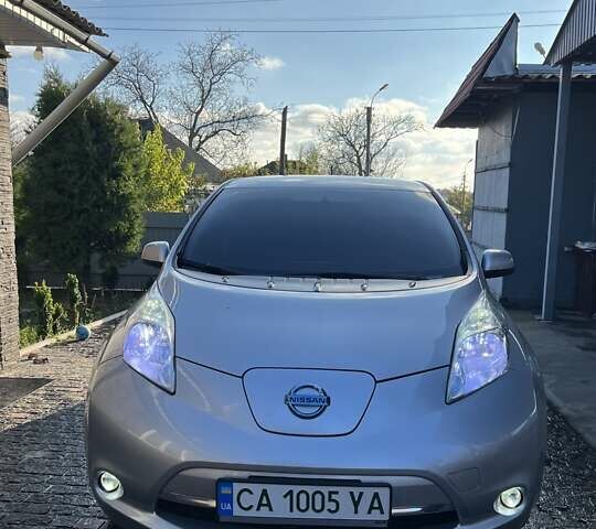 Сірий Ніссан Ліф, об'ємом двигуна 0 л та пробігом 122 тис. км за 8000 $, фото 1 на Automoto.ua