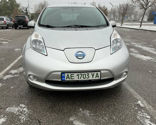 Сірий Ніссан Ліф, об'ємом двигуна 0 л та пробігом 135 тис. км за 6200 $, фото 1 на Automoto.ua