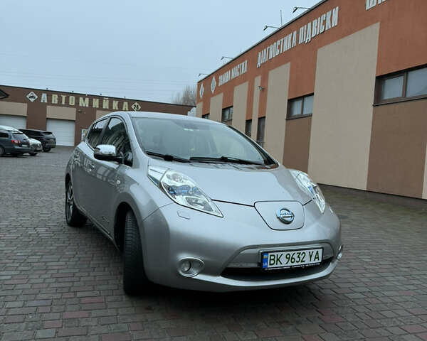 Серый Ниссан Лиф, объемом двигателя 0 л и пробегом 133 тыс. км за 6850 $, фото 1 на Automoto.ua