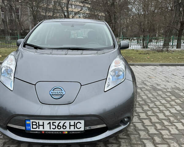 Серый Ниссан Лиф, объемом двигателя 0 л и пробегом 184 тыс. км за 6500 $, фото 1 на Automoto.ua