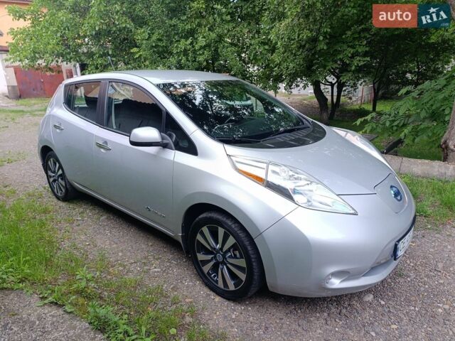Сірий Ніссан Ліф, об'ємом двигуна 0 л та пробігом 150 тис. км за 4950 $, фото 1 на Automoto.ua