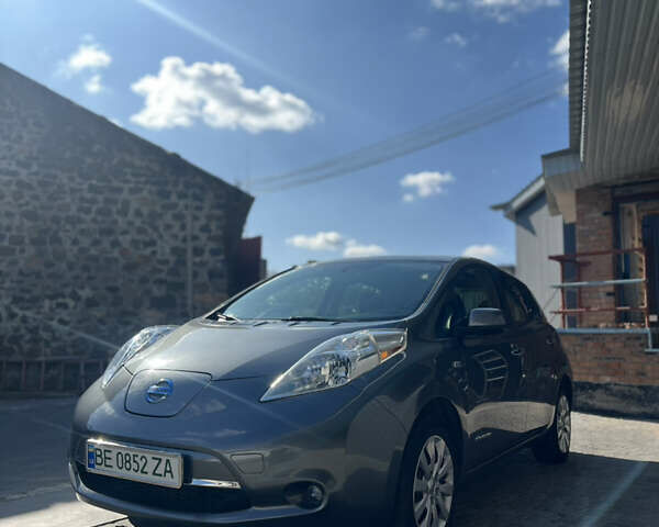 Серый Ниссан Лиф, объемом двигателя 0 л и пробегом 155 тыс. км за 6200 $, фото 1 на Automoto.ua