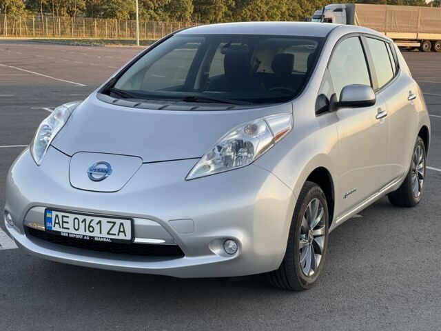 Сірий Ніссан Ліф, об'ємом двигуна 0 л та пробігом 125 тис. км за 8800 $, фото 1 на Automoto.ua