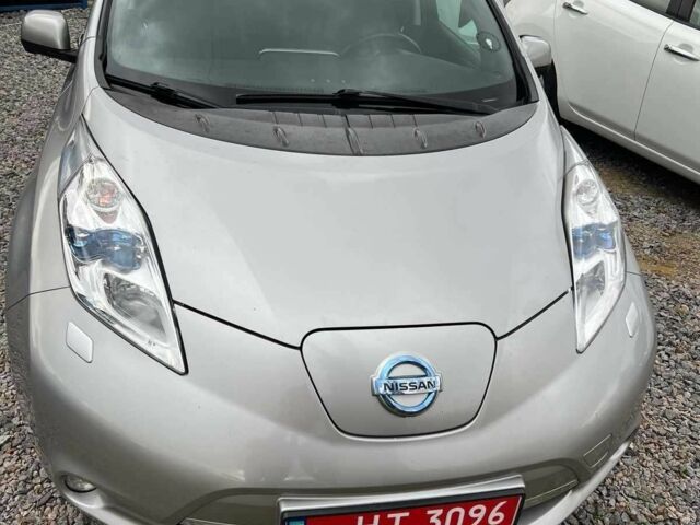 Сірий Ніссан Ліф, об'ємом двигуна 0 л та пробігом 113 тис. км за 6600 $, фото 1 на Automoto.ua