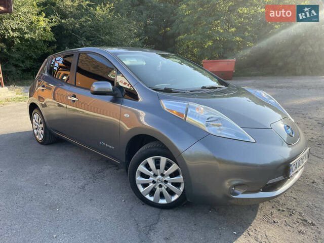 Серый Ниссан Лиф, объемом двигателя 0 л и пробегом 180 тыс. км за 6500 $, фото 1 на Automoto.ua