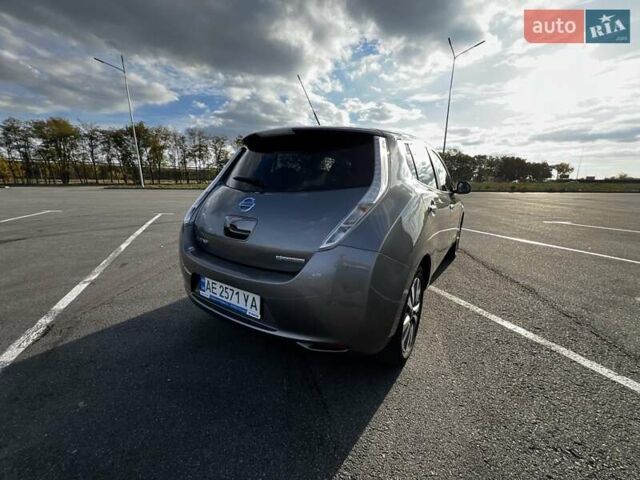 Серый Ниссан Лиф, объемом двигателя 0 л и пробегом 124 тыс. км за 7777 $, фото 1 на Automoto.ua