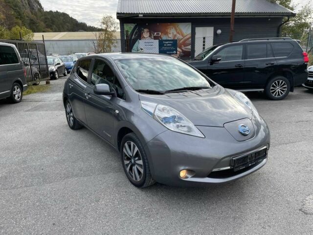 Серый Ниссан Лиф, объемом двигателя 0 л и пробегом 90 тыс. км за 5400 $, фото 1 на Automoto.ua