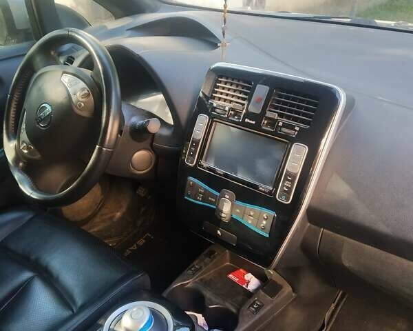 Серый Ниссан Лиф, объемом двигателя 0 л и пробегом 95 тыс. км за 12800 $, фото 1 на Automoto.ua