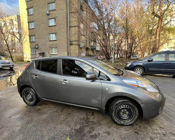 Серый Ниссан Лиф, объемом двигателя 0 л и пробегом 85 тыс. км за 7000 $, фото 1 на Automoto.ua